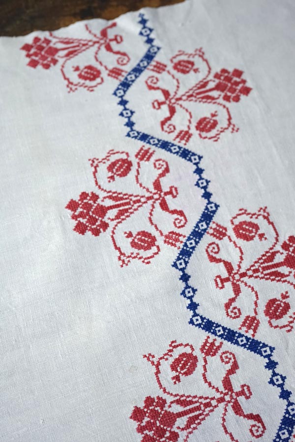 ハンガリー細かいクロスステッチ刺繍の美しいリネン50×110cm 1930年代