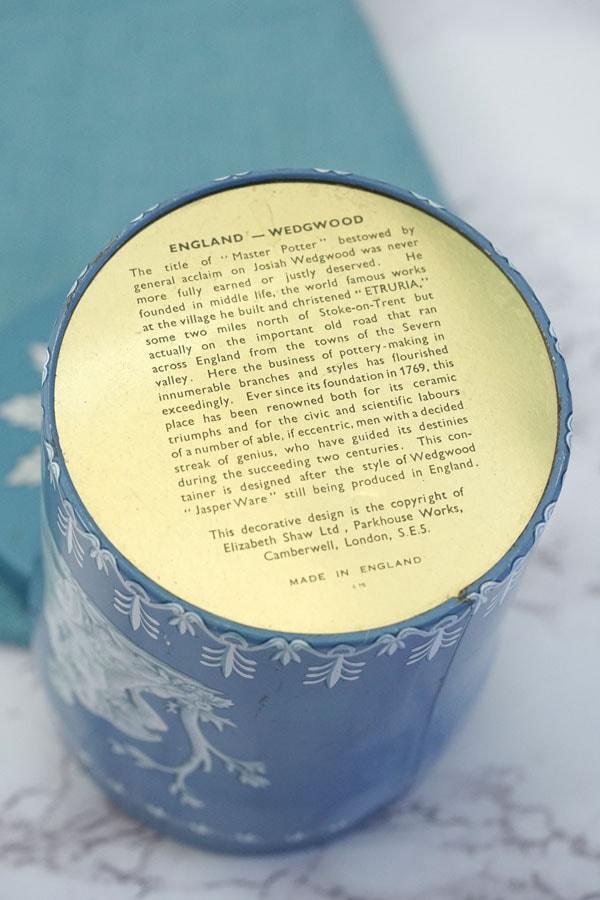 ウエッジウッドのジャスパーウエアのティン缶H17×11cm gk-587の通販