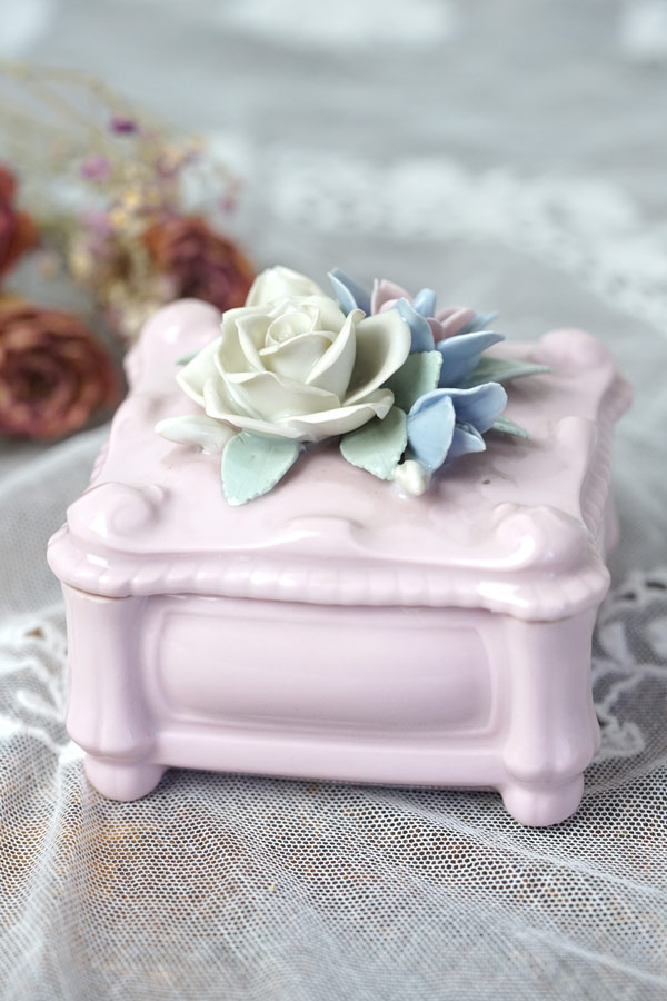 ホロハーザ HOLLOHAZA ジュエリーボックス　小物入れ　陶器　ハンガリー 美品 ホロハーザ ボンボニエール 小物入れ 陶磁器 ハンガリー製