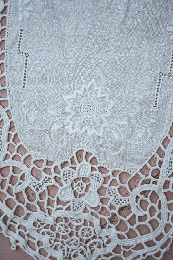 アンティークニードルレースホワイトワーク刺繍のオーバルマット41