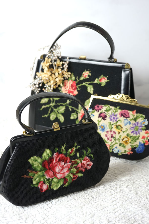 292◆プチポワン　花柄　薔薇　刺繍　コンパクトポーチ　小銭入れ　ヴィンテージ ウィーンのミントコンディション プチポワンバッグ（コインケース付き