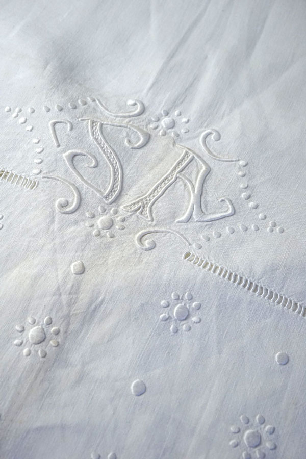 貴重　フランスアンティーク 手刺繍　モチーフ　ホワイトワーク 　ボネ 2 白刺繍、ホワイトワーク、アンティーク刺繍、エンブロイダリー