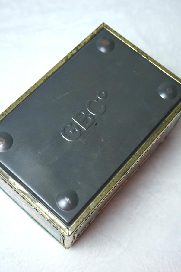 宝石箱を模った鍵の付いたティン缶W20×D13×H12cm gk-635の通販