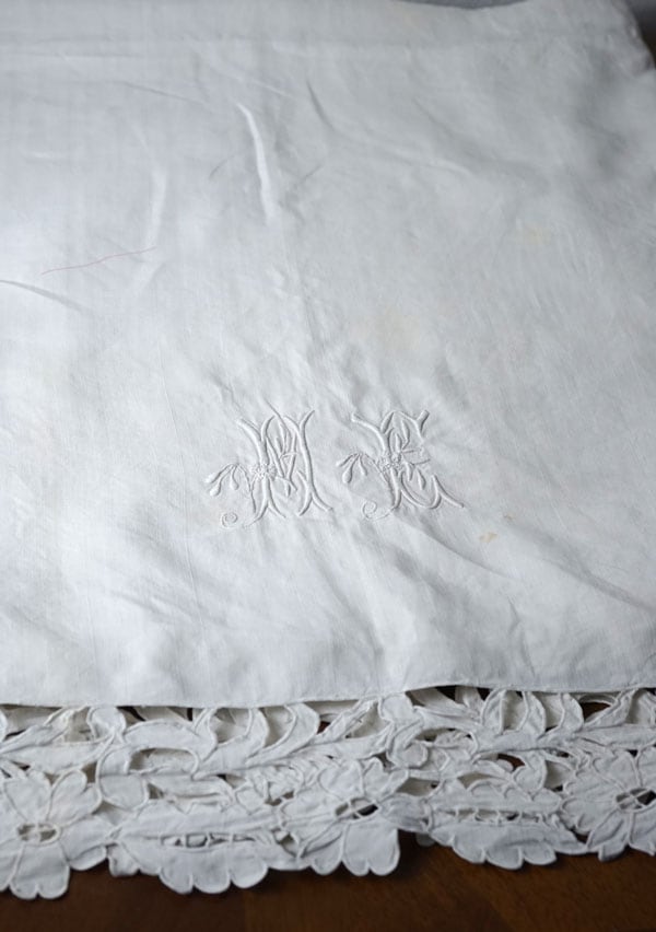 フランスアンティークカットワーク刺繍とモノグラムHG入りリネンシーツ
