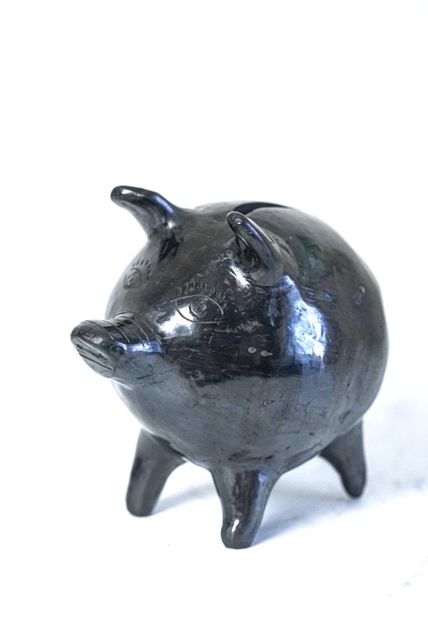 メキシコ・オアハカ黒い陶器のぶたさんの貯金箱16×13.5×10cm gt-1140の