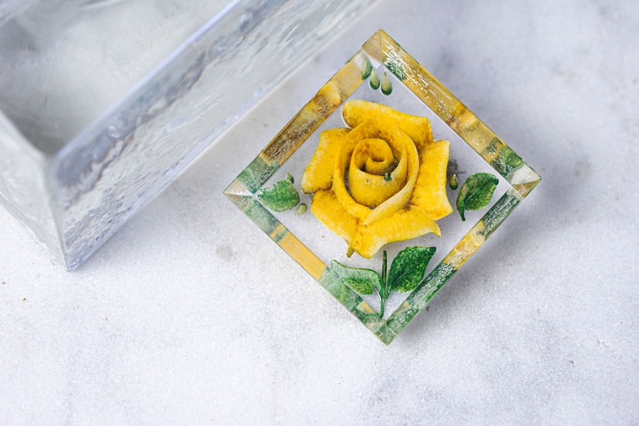 �����ꥹ�β������鯤��������롼�����ȥ֥�����1940ǯ�庢 3.4��3.4��0.7cm ga-1124