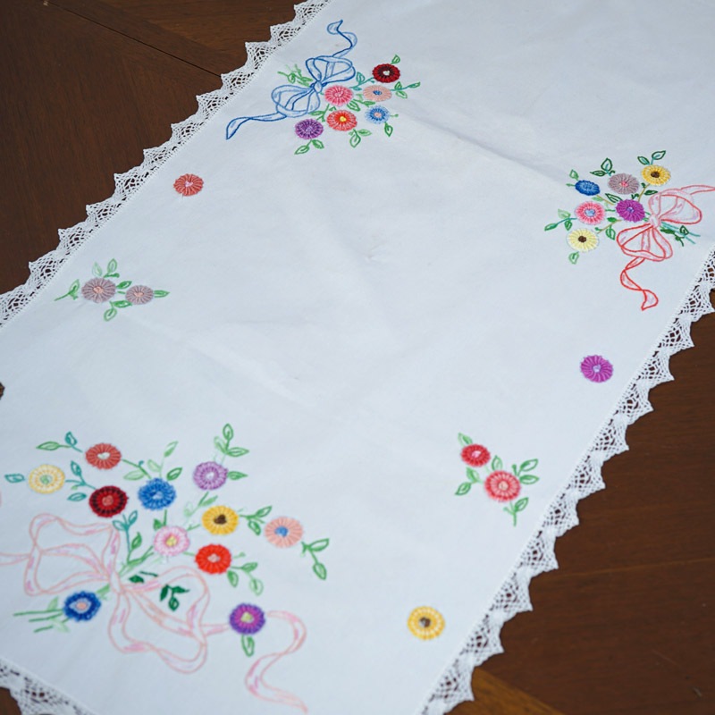 フランスフラワーブーケ刺繍のテーブルランナー43×110cm ge-1196の通販