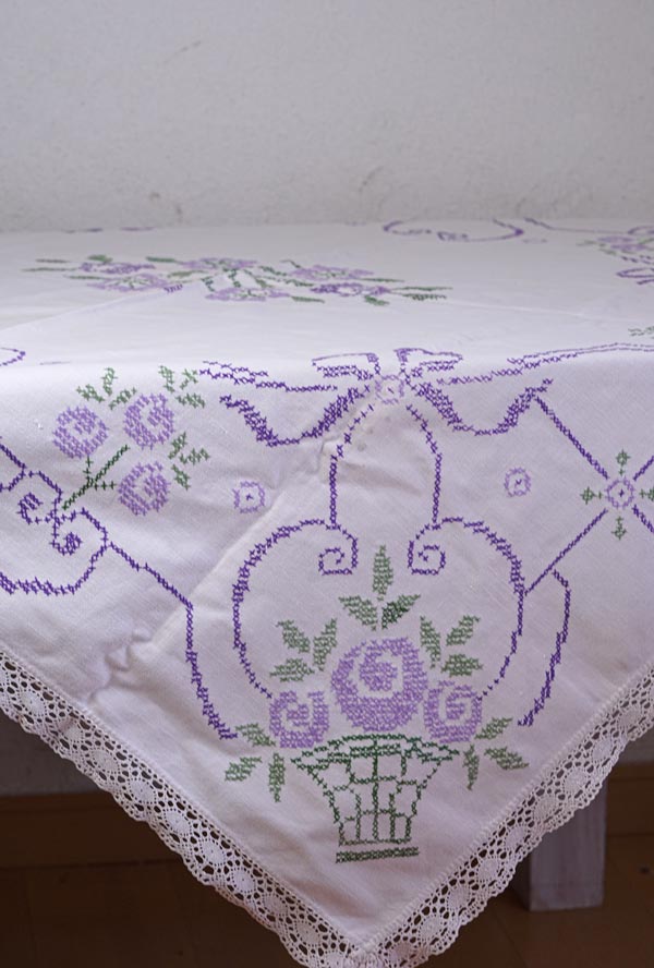 �ϥ󥬥꡼�ѡ��ץ�β��ƻɽ��Υơ��֥륯����128��127cm ge-1077