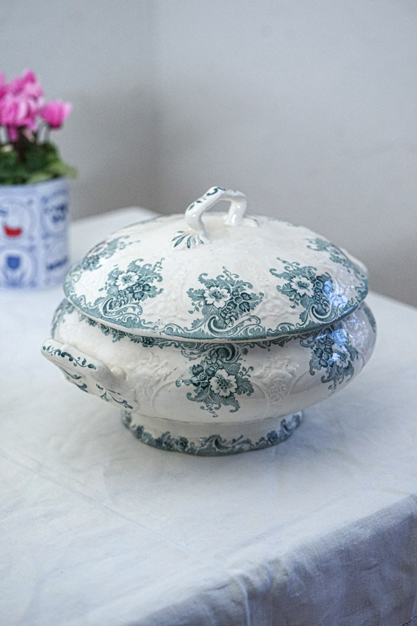 【フランス】ロンウィ・ゴブラン(Longwy Gobelins)ソーシエール１点 アンティーク ロンウィ ゴブランLongwy Gobelinsのスーピエ 1900年代