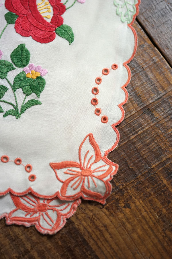 再お値下げ☆カロチャ刺繍☆テーブル敷き 4feec63c7851c96fe8a92eed9fada3