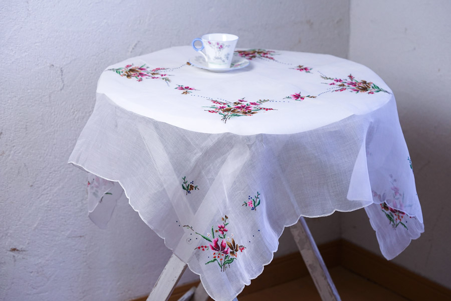 �����ꥹ�Υѥ��ʥåץ륯�����˼�ɽ��Υơ��֥륯����88��87cm ge-1084