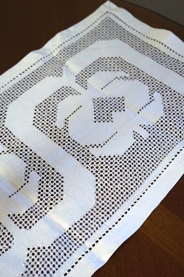 ヴィンテージイギリステーブルクロス　手刺繍　ドロンワーク　テーブルリネン ヴィンテージイギリステーブルクロス 手刺繍 ドロンワーク