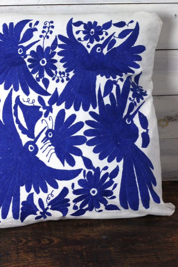 ※〜12/5限定価格※ヨーロッパアンティーク　イニシャル　刺繍　クッション メキシコのオトミ族のグレーのサテンステッチ刺繍のクッションカバー48