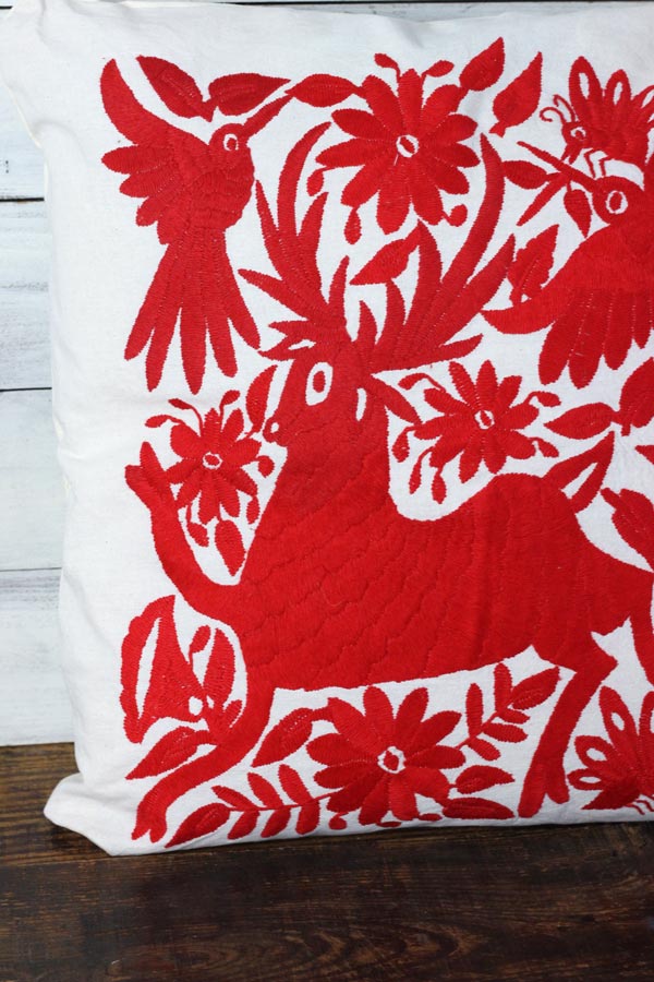 メキシコのオトミ族のレッドのサテンステッチ刺繍のクッションカバー48