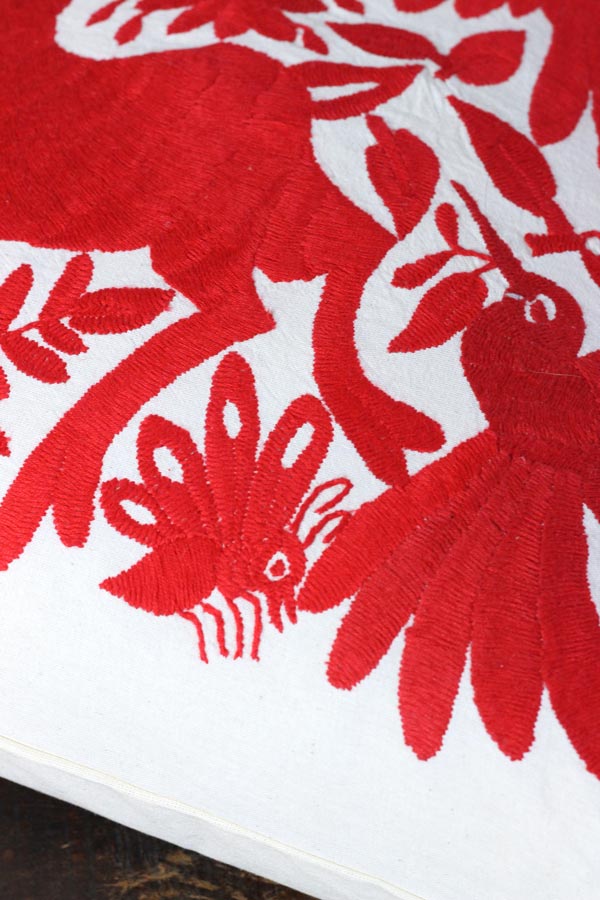 メキシコのオトミ族のレッドのサテンステッチ刺繍のクッションカバー48