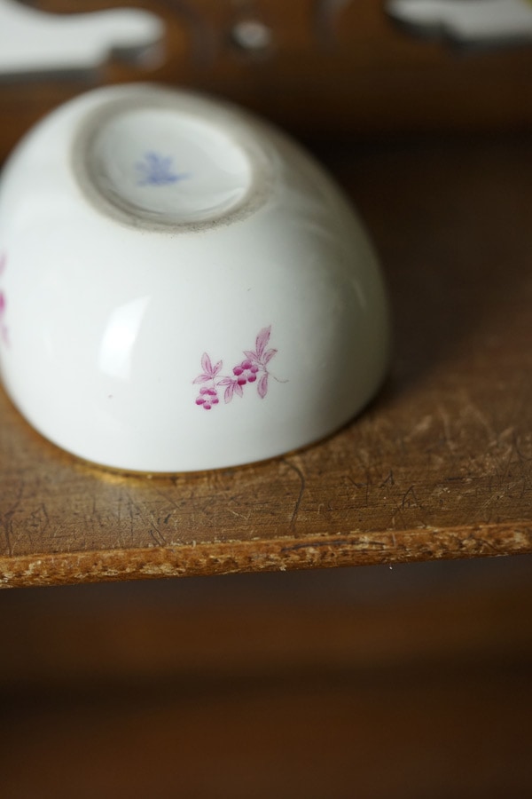 ヘレンドのハンドペイントのお花が美しいエッグ型の容器1956年gc-1584