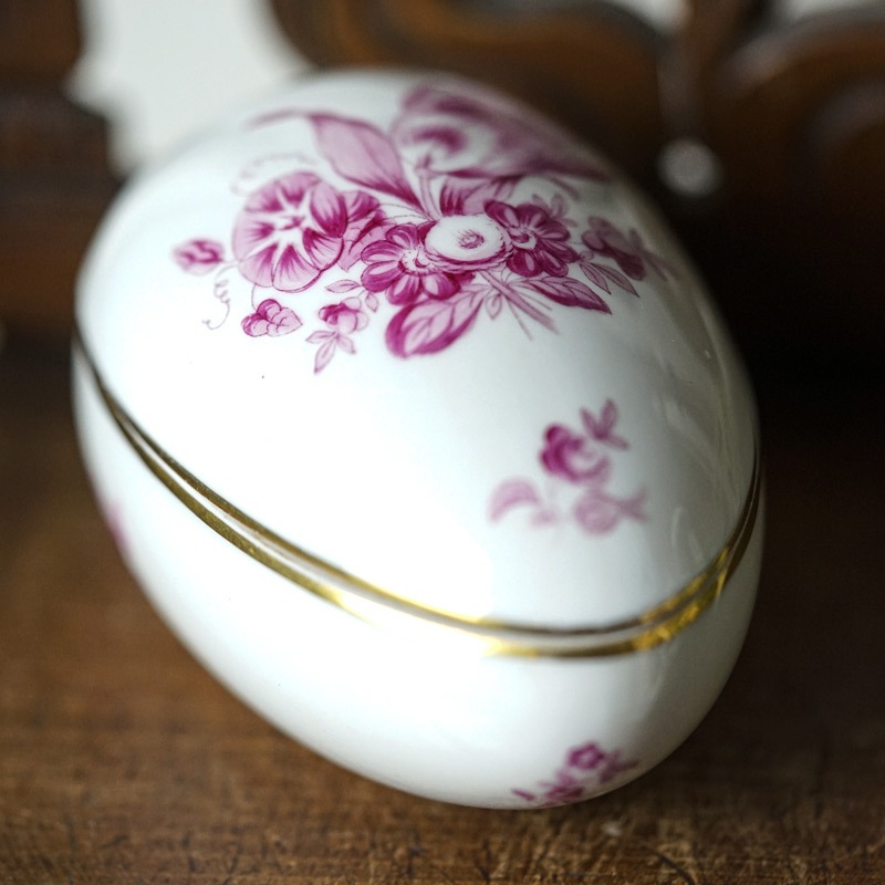 ヘレンドのハンドペイントのお花が美しいエッグ型の容器1956年gc-1584