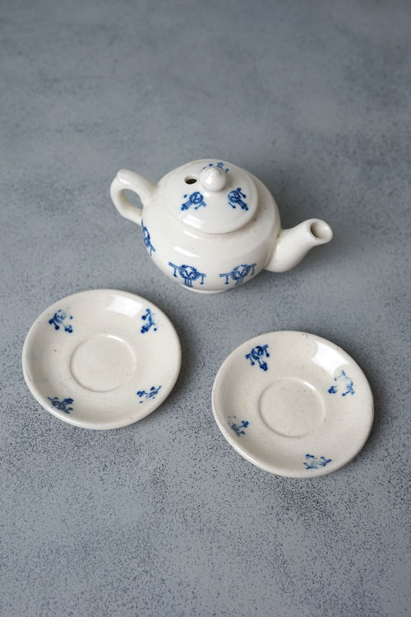 美品デーモンハンド　フランス語　Puits de terreur フランス刺しゅうの立体的なステッチ編生地の通販|ノムラ