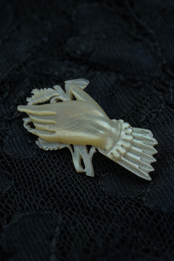 �����ꥹ�ǽв�ä��ޥ������֥ѡ���Υϥ�ɥ֥�����1920ǯ�庢 4.5��2.5cm ga-1129