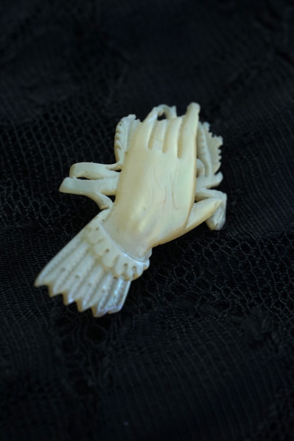 �����ꥹ�ǽв�ä��ޥ������֥ѡ���Υϥ�ɥ֥�����1920ǯ�庢 4.5��2.5cm ga-1129