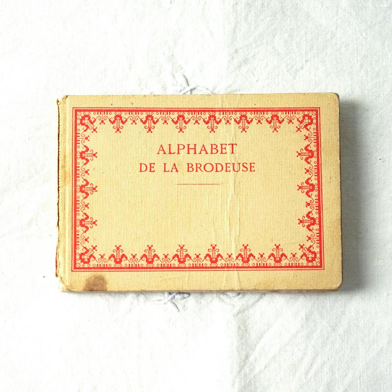 DMC����Υ���ե��٥åȻɽ����ܡ�Alhpabet DE LA Brodeuse gh-283