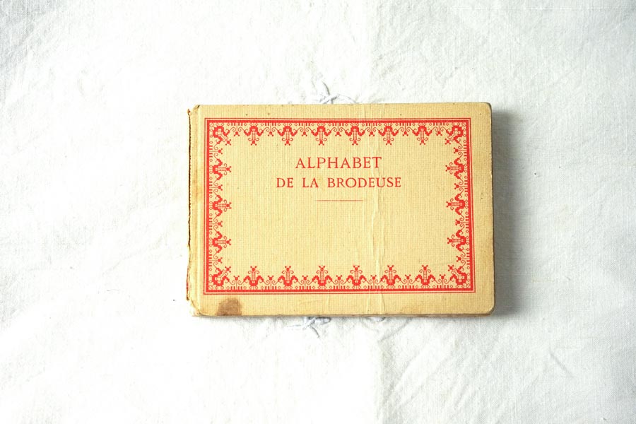 DMC����Υ���ե��٥åȻɽ����ܡ�Alhpabet DE LA Brodeuse gh-283