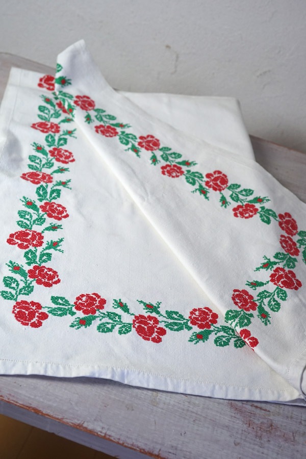 �ϥ󥬥꡼�μ꿥��ͥ���鯤Υ��������ƥå��Υơ��֥��ͥ�132��92cm ge-1006