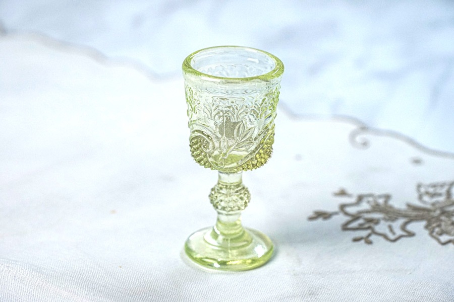 アンティークのウランガラスのリキュールグラスH7.7cm gc-1916の通販