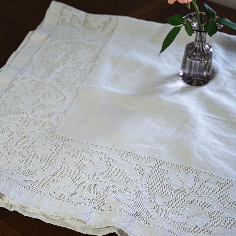 ヴィンテージイギリステーブルクロス　手刺繍　ドロンワーク　テーブルリネン イタリアのドロンワークの芸術/世紀を超えたテーブルリネン165