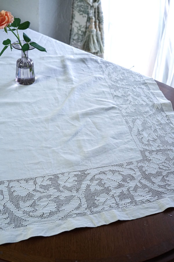 ヴィンテージイギリステーブルクロス　手刺繍　ドロンワーク　テーブルリネン イタリアのドロンワークの芸術/世紀を超えたテーブルリネン165
