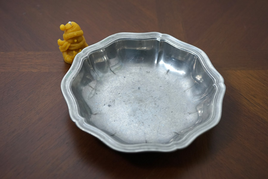 アンティーク】 エタン ピューター 錫の花リム深皿24.5cmと蜜蝋