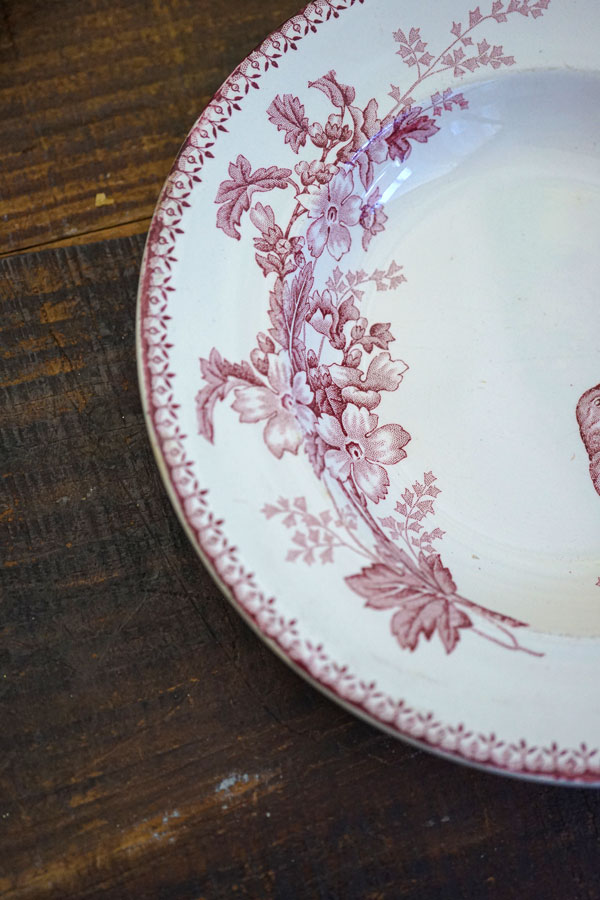 ⚫︎フランスアンティーク⚫︎Longwy窯 可憐な美しいエンボス 花ブーケ皿 ＊2枚 Longwy ロンウィ | ぽわにえ・だむーる 〜 アンティーク・ブロカント