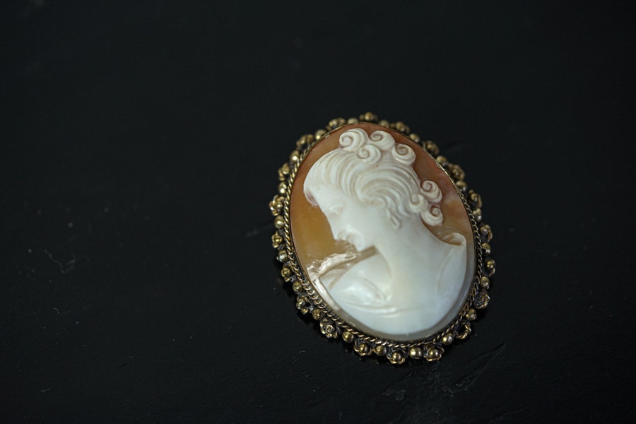 アンティークシェルカメオ＆ゴールドのフレームのネックレス兼