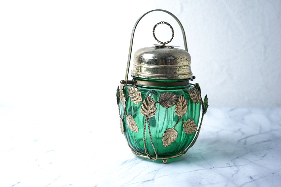 蓋を開ければ、そこは舞踏会。フランスから届いたオルゴール仕掛けの