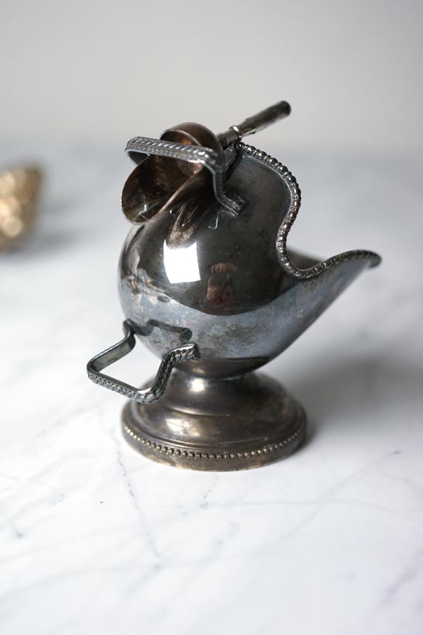 ヴィクトリアンのシルバープレートのシュガースカットル（シュガー入れ