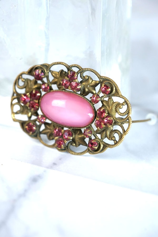 アンティークチェコのピンクのオパールガラスが美しいブローチ 1930