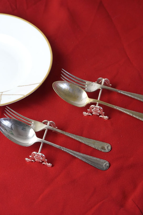 フランスのシルバープレートのナイフレストとカトラリーのペアセット