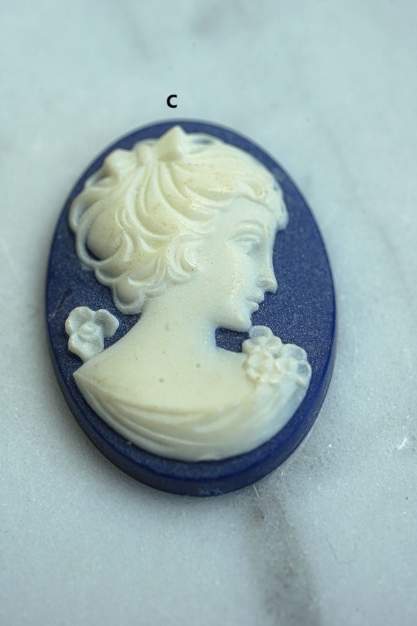アクセサリー作りに最適 樹脂製カメオのアクセサリーパーツ3×2cm gs