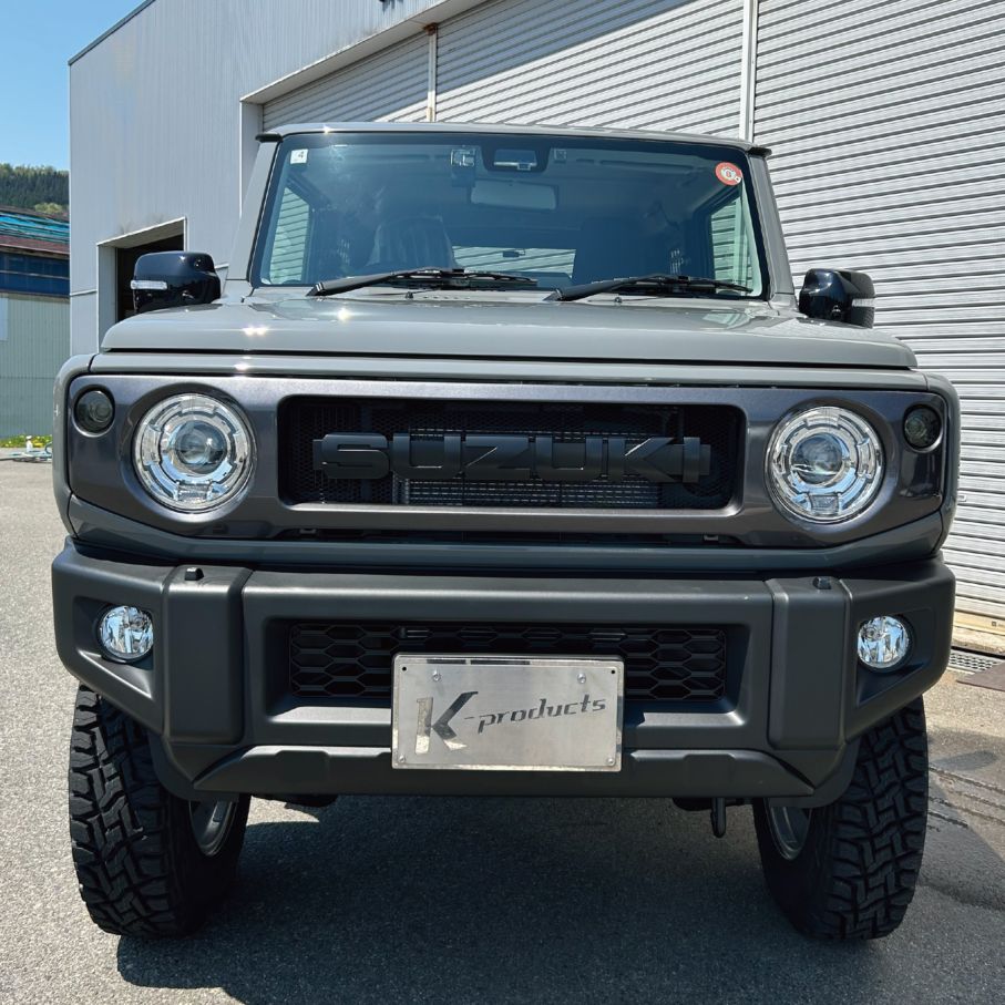 ビッグ‼️‼️スズキ ジムニー メッシュグリル未塗装ビッグエンブレム付き ビッグスズキ ジムニー メッシュグリル未塗装ビッグエンブレム