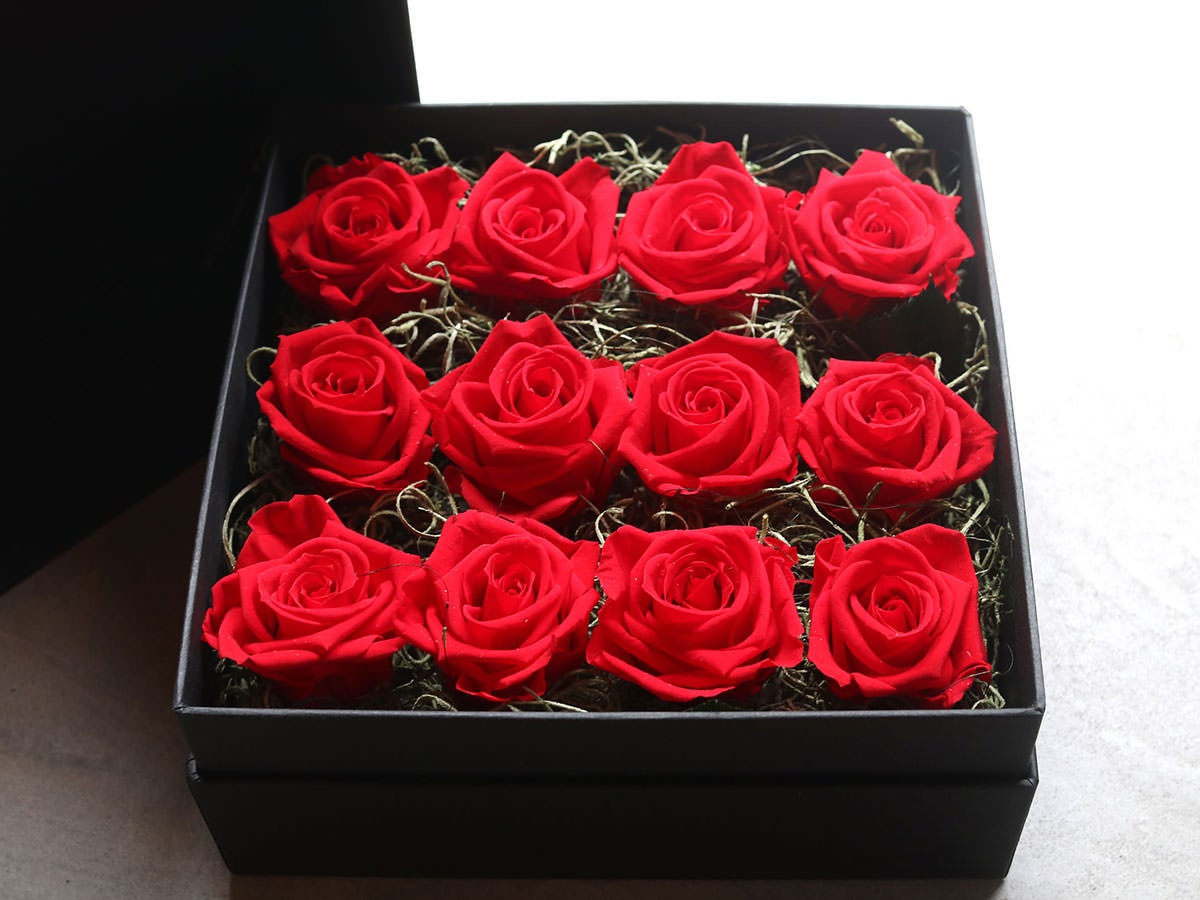 プリザーブドフラワー・ダーズンローズィーズボックスアレンジメント