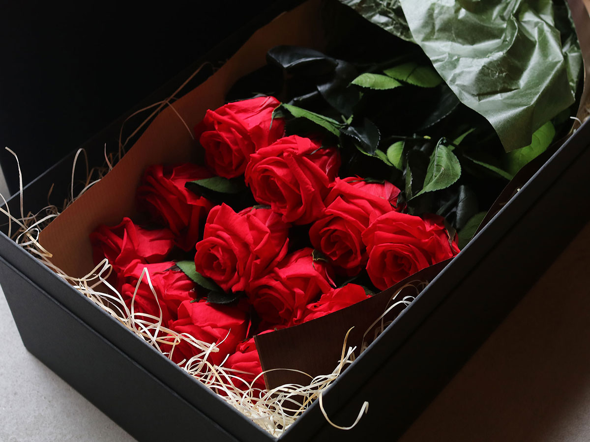 プリザーブドフラワー・ダーズンローズィーズボックスブーケ | すべて