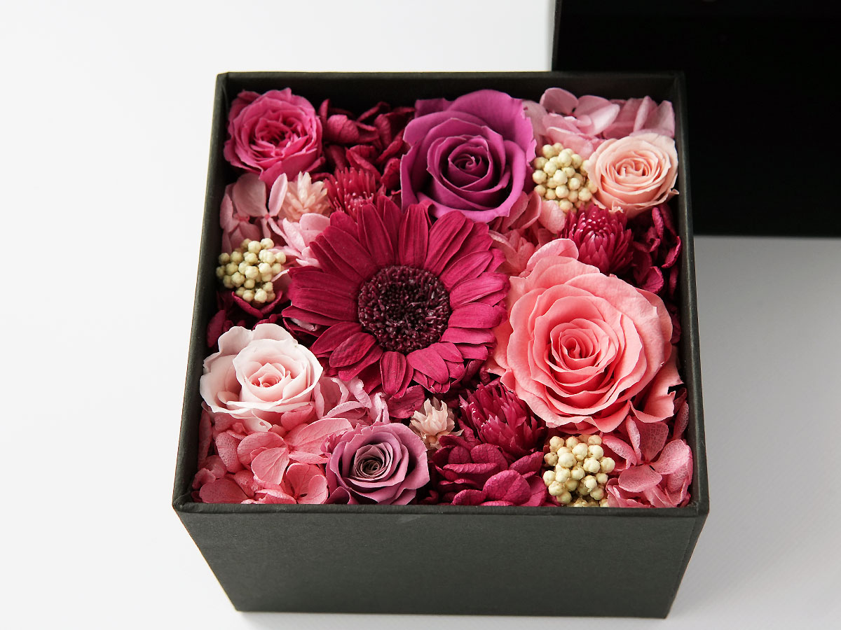シリウス✩*॰¨̮です。プリザーブドフラワー 母の日】プリザーブドフラワー・ボックスアレンジメント GERBERA