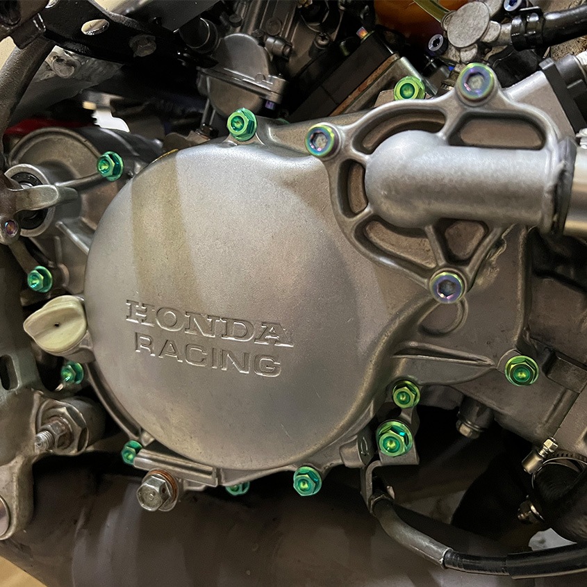 HONDA NSR250R専用 チタンボルトセット グリーン R. クランクケース