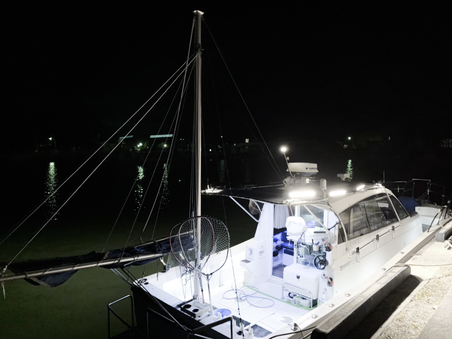 126w デッキライト 投光器 ホワイト発光 拡散配光 DC12v/24v 対応 (ホワイトボディ)