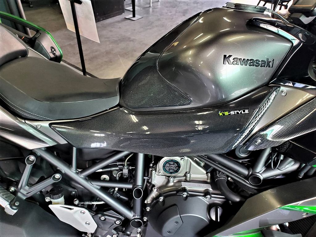 H2SX/SX SE/＋用カーボンニークーリングダクト