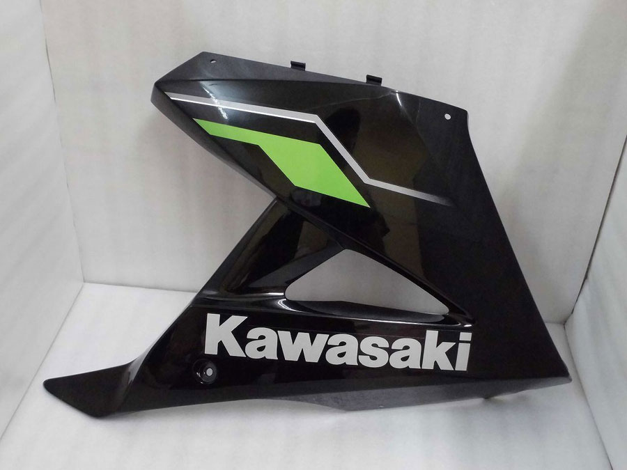 Ninja150RR(2015年ｸﾞﾘｰﾝ・ﾌﾞﾗｯｸ) 純正 COWLING,LWR,RH,EBONY