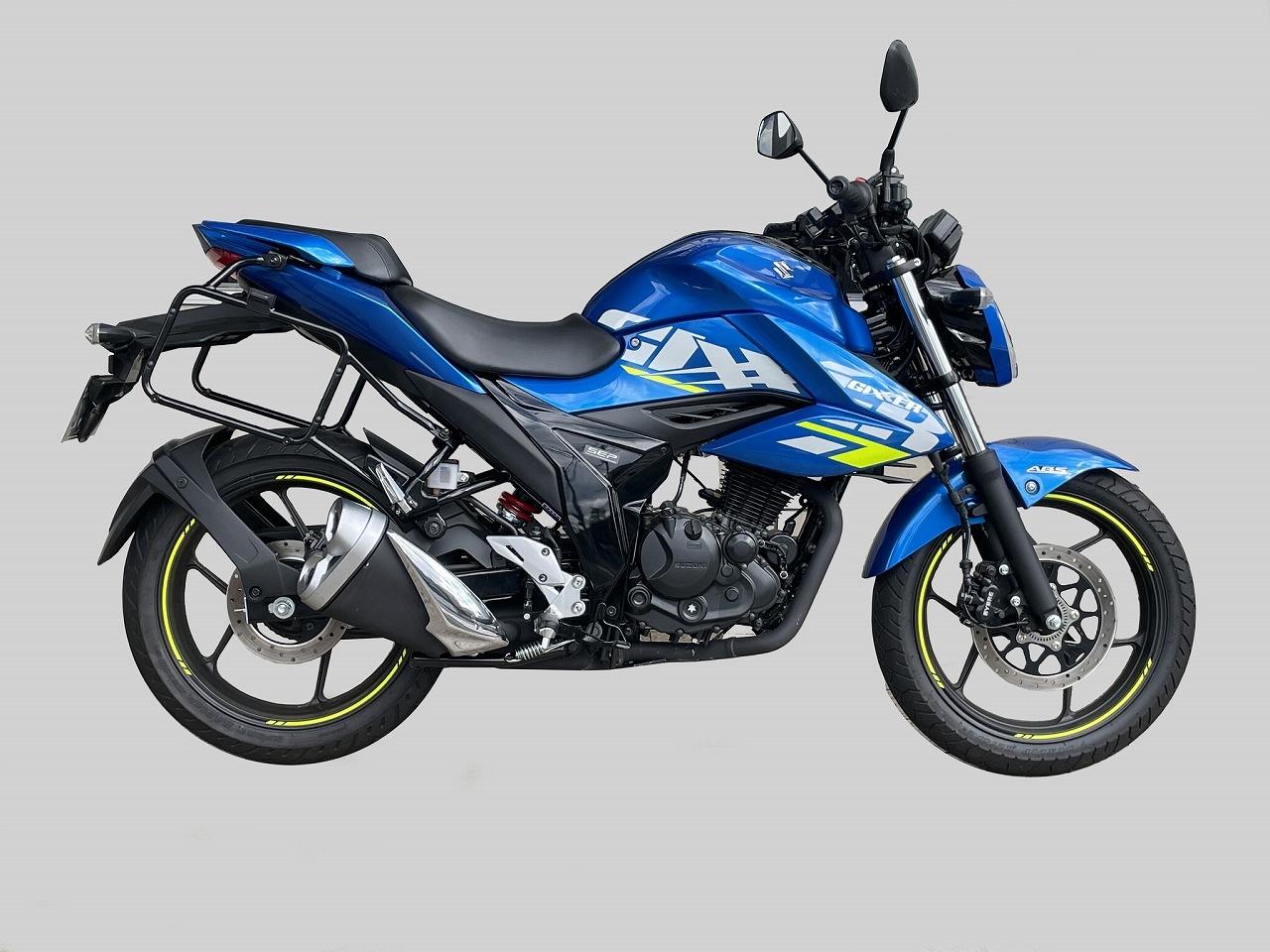 ジクサー150/250用パニアホルダー【GIVI E22/DOLOMITI】 | SUZUKI