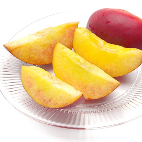 送料無料!! 訳ありネクタリン約3kg 核割れ・キズ・サビあり。強い甘み