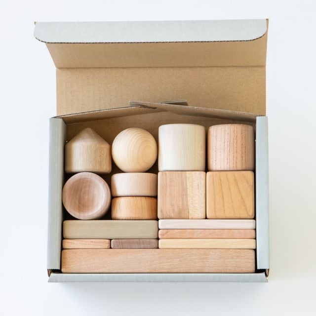 まあるいかたちのはいったつみき（16ピース入り）