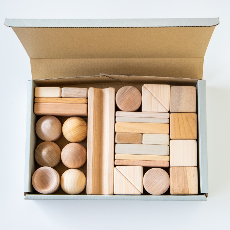 まあるいかたちのはいったつみき（32ピース入り）